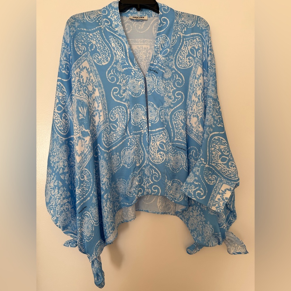 Blue and White Paisley Kimono blouse oversized fits sizes 4-10